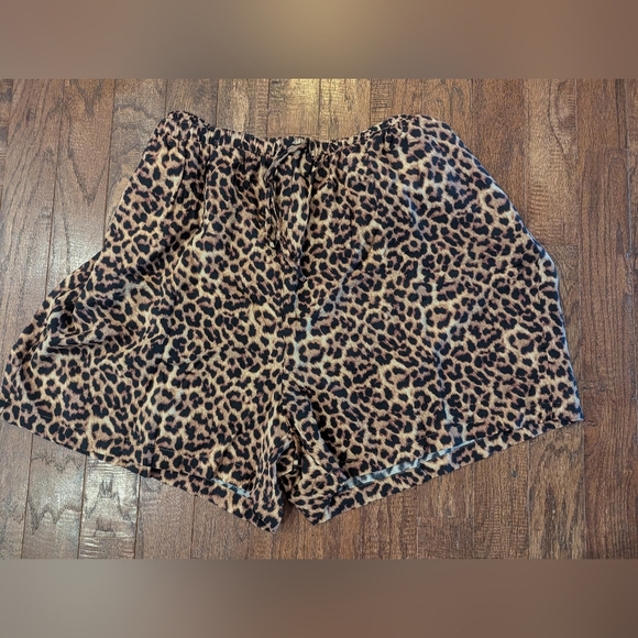 Torrid Leopard print high rise Shorts Plus Size 4x NWT - Picture 13 of 14